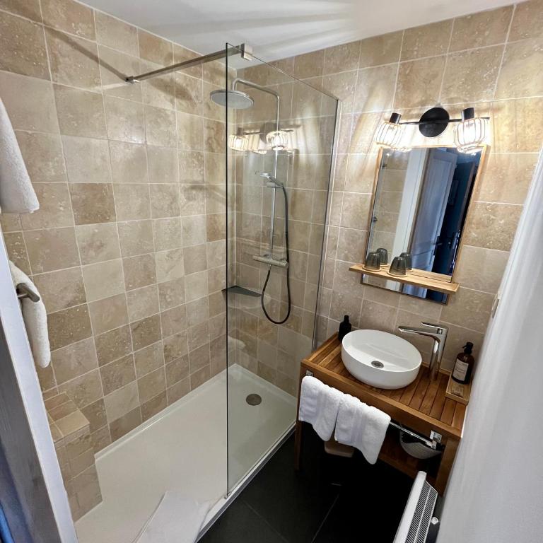 Hôtel les Chaumettes - Chambre Lit Queen-Size avec Balcon - 4
