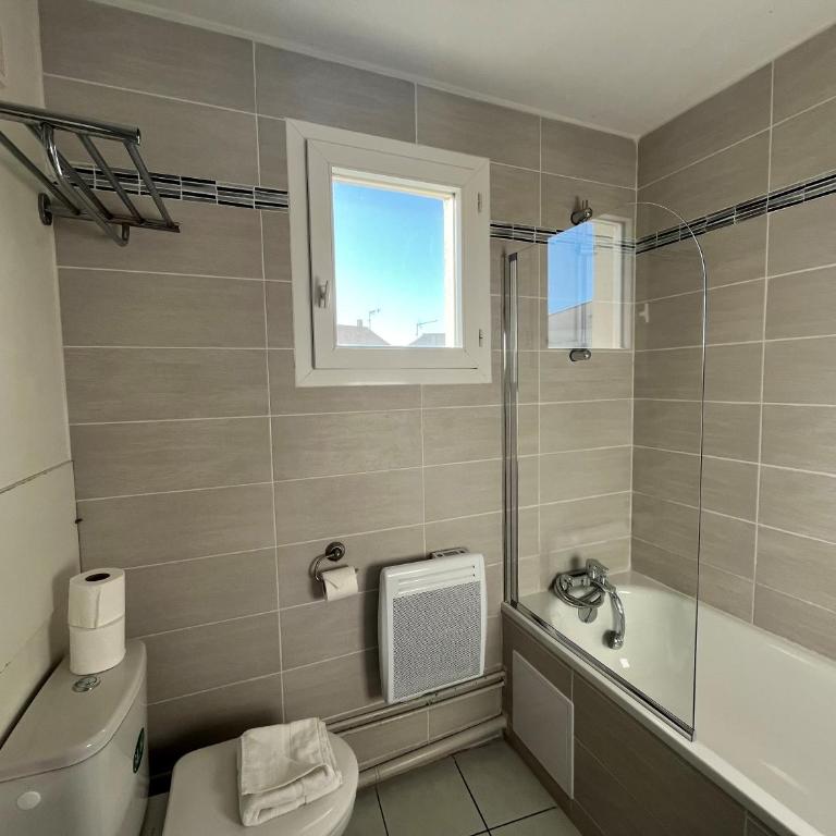 Hôtel Les Arcades - Chambre Familiale (2 Adultes et 2 Enfants) - 1
