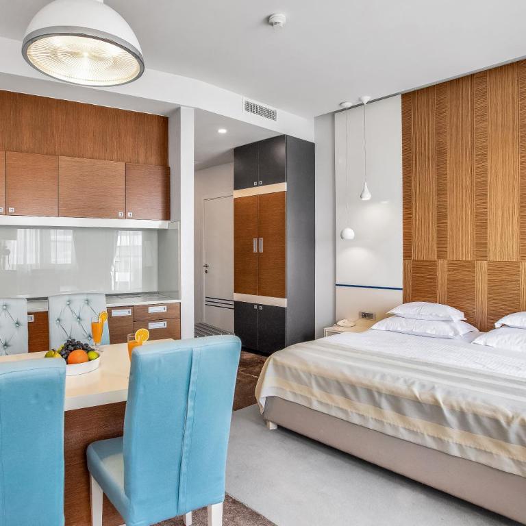 Hotel Bracera - Porodična Soba sa Balkonom i Pogledom na More - 5
