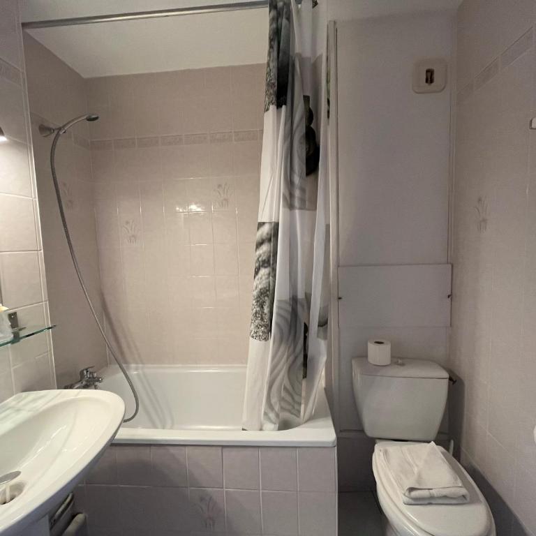Hôtel Les Arcades - Chambre Double Supérieure - Premier Étage - 10