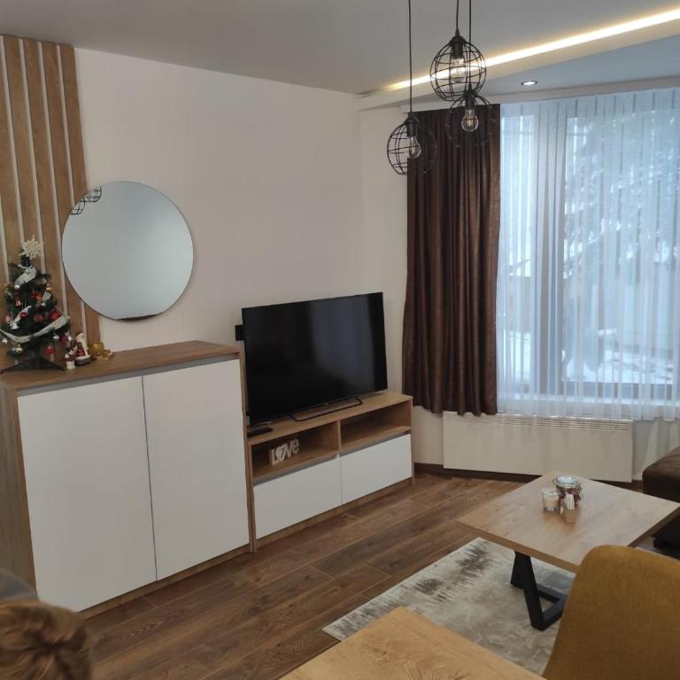 Garnet Star Apartments 1 - One-Bedroom Apartment - 7