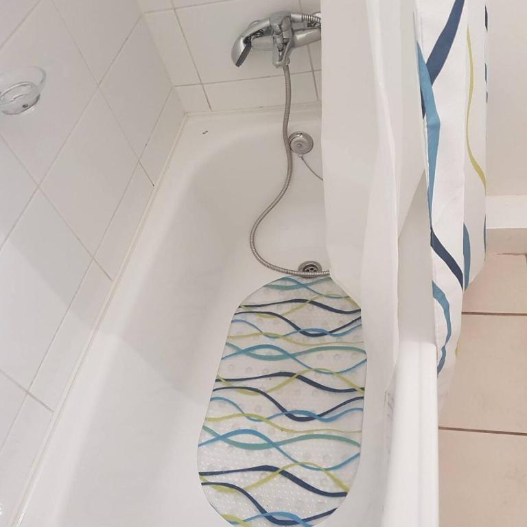 Depto con internet y tv cable - Apartamento - 9