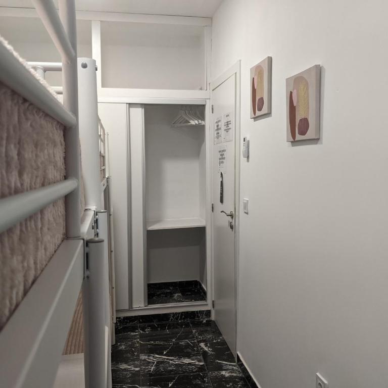 Pension Susita - Quadruple Room with Shared Bathroom - 4