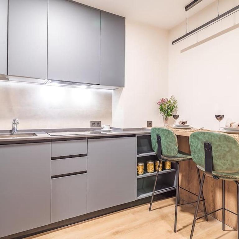 Apartamento reformado y tranquilo junto a Gran Vía - Apartamento de 1 dormitorio - 10