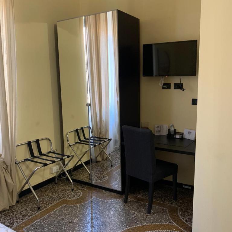 Domus La Foce Hotel - Camera Matrimoniale con Bagno Privato - 8