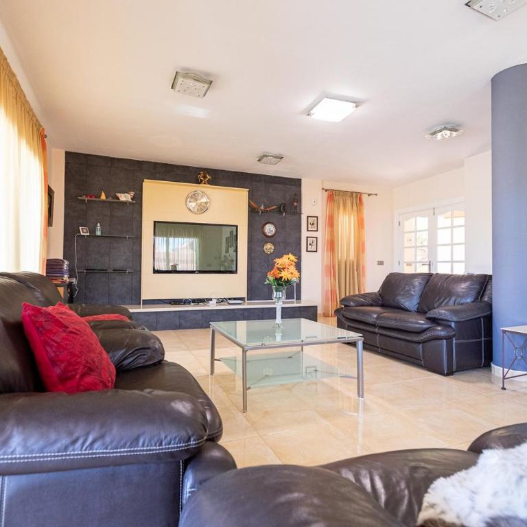 Villa with private pool and magnificent views - Villa - 9
