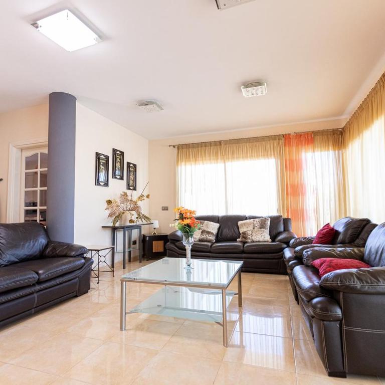 Villa with private pool and magnificent views - Villa - 10