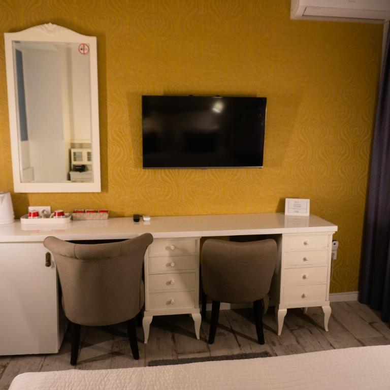 Hotel Divan - Dvokrevetna Soba sa Bračnim Krevetom/Zasebnim Krevetima - 11