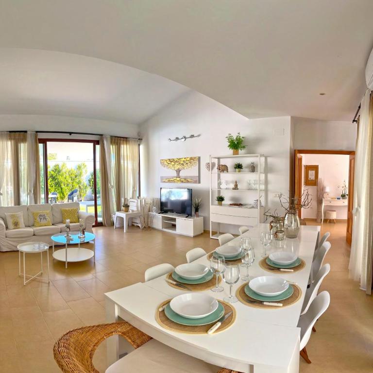 Villa Los Pinares de Monaco en Roche, Conil, Cádiz - Villa - 2