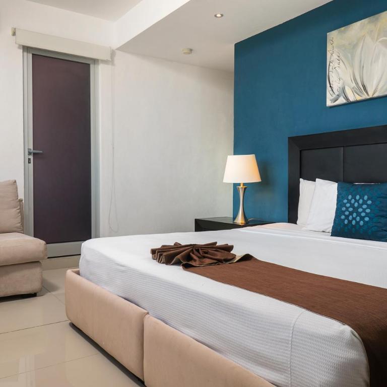 Suites Malecon Cancun - Three-Bedroom Suite with Sea View - 14