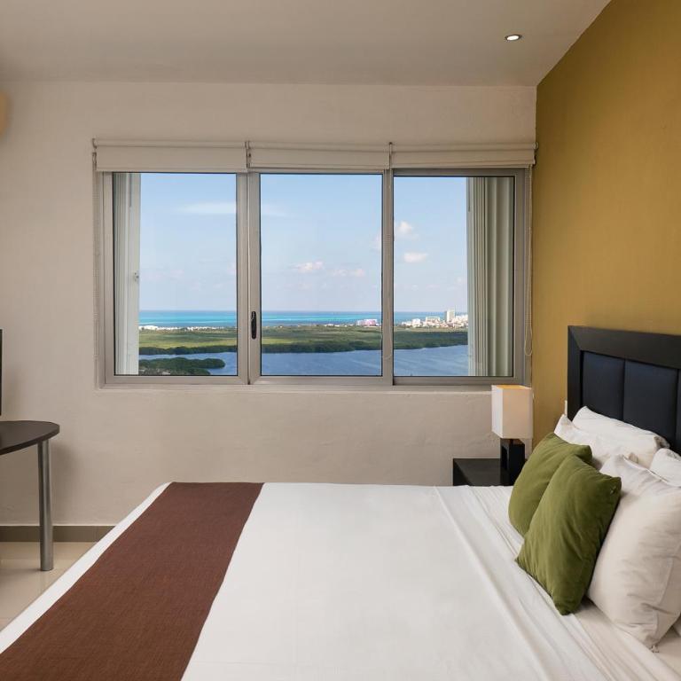Suites Malecon Cancun - Two-Bedroom Suite with Sea View - 11