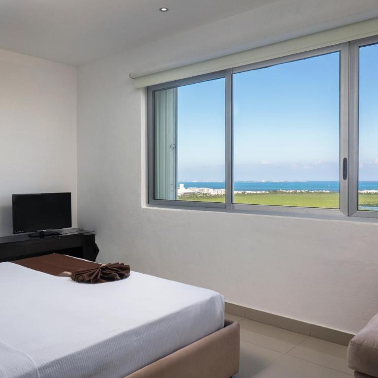 Suites Malecon Cancun - One Bedroom Suite with Ocean View - 12