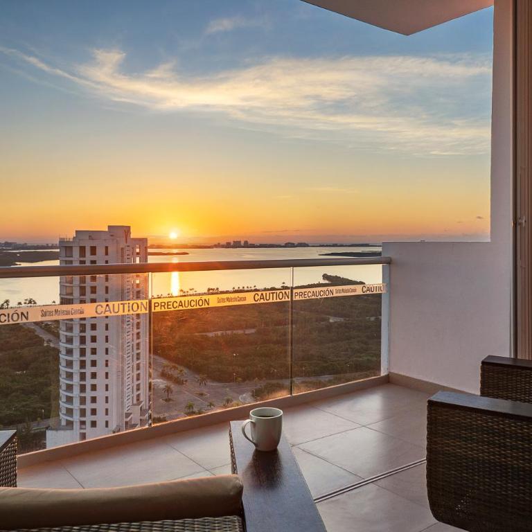 Suites Malecon Cancun - Three-Bedroom Suite with Sea View - 3