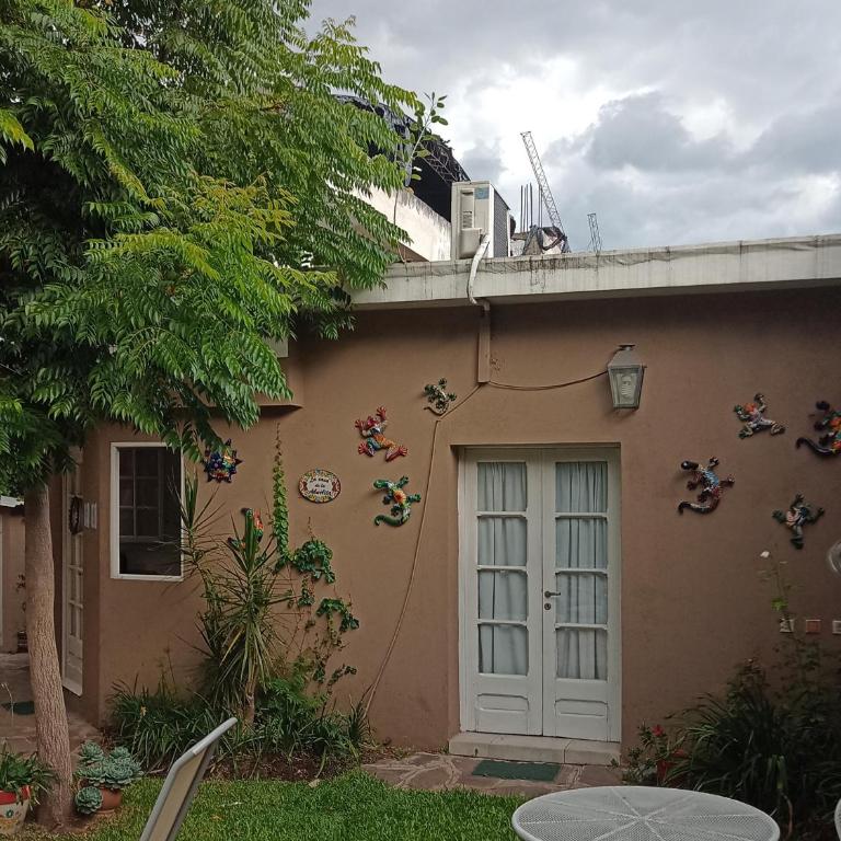 Hermoso departamento en pleno centro con patio - One-Bedroom Apartment - 2