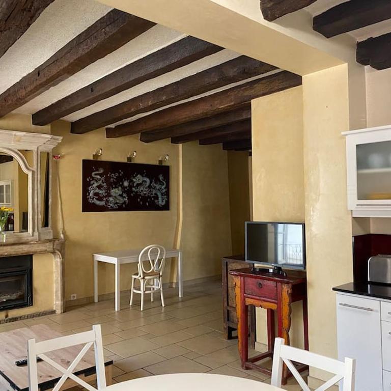 Charmant appartement - centre Cité Plantagenet!!! - Two-Bedroom Apartment - 10