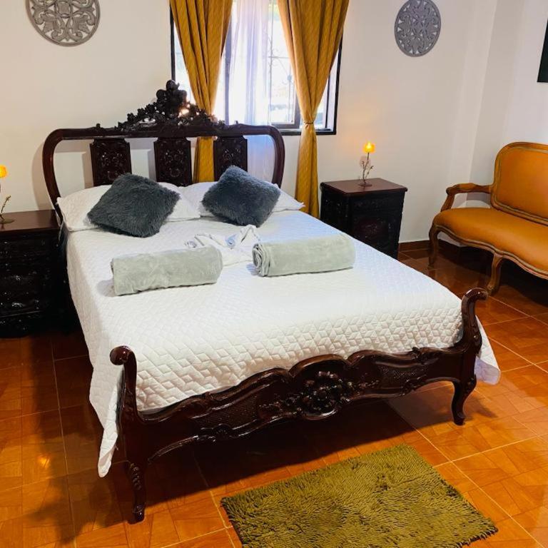 Noches de Guatapulco - Three-Bedroom Apartment - 5