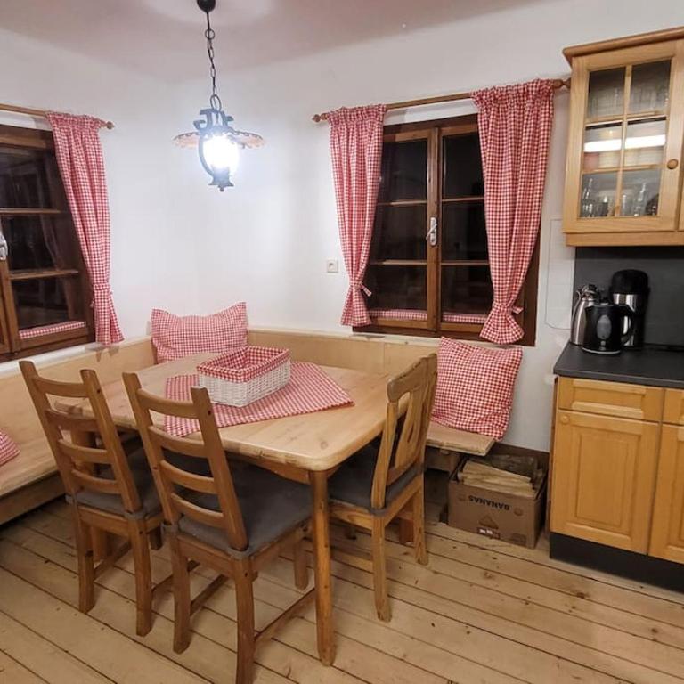 Jagdhütte auf der Tauplitzalm - Selbstversorgerhütte - Eight-Bedroom House - 6