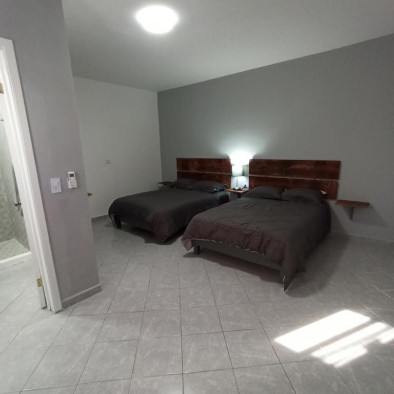 Your Bedroom - Habitación con 2 camas grandes - 8