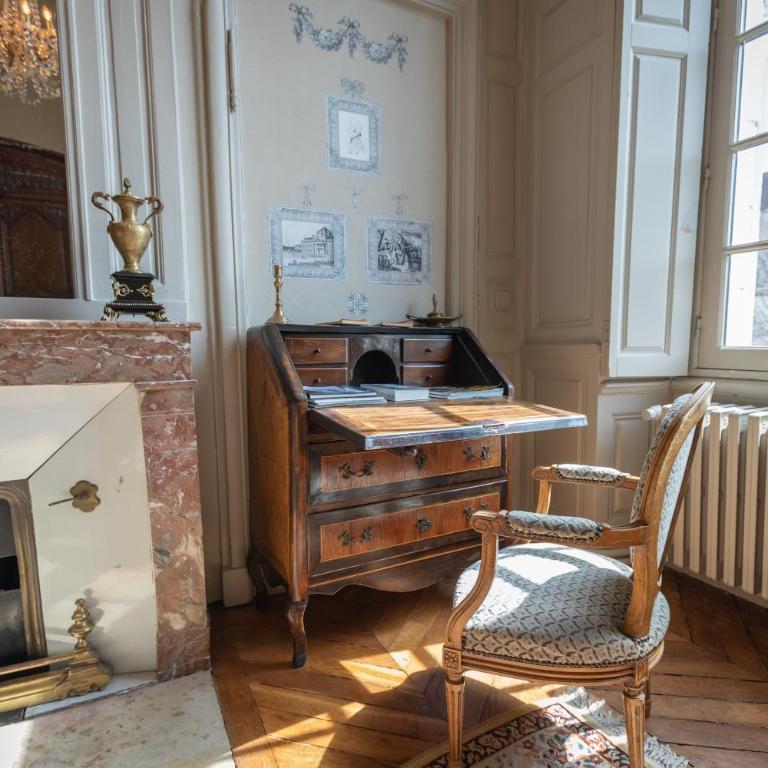 L'Hotel de Panette, Un exceptionnel château en coeur de ville - parking privé cour - Chambre Double « Picard de Phélippeaux » - 7