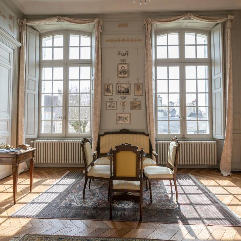 L'Hotel de Panette, Un exceptionnel château en coeur de ville - parking privé cour - Suite Prince Charles de Bourbon - 8