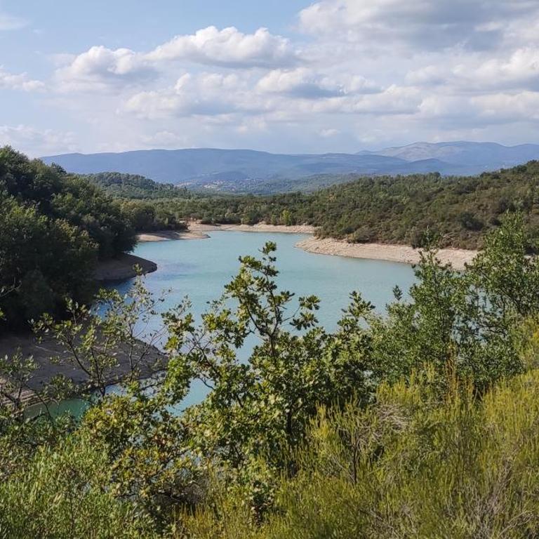 Villa Maya Blanca entre côte d́́́ Azur et gorges du Verdon et recharge voiture électrique - Studio - Vue sur Piscine - 25