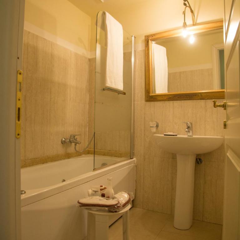 B&B Art Suite Santa Brigida - Camera Tripla Standard - 12