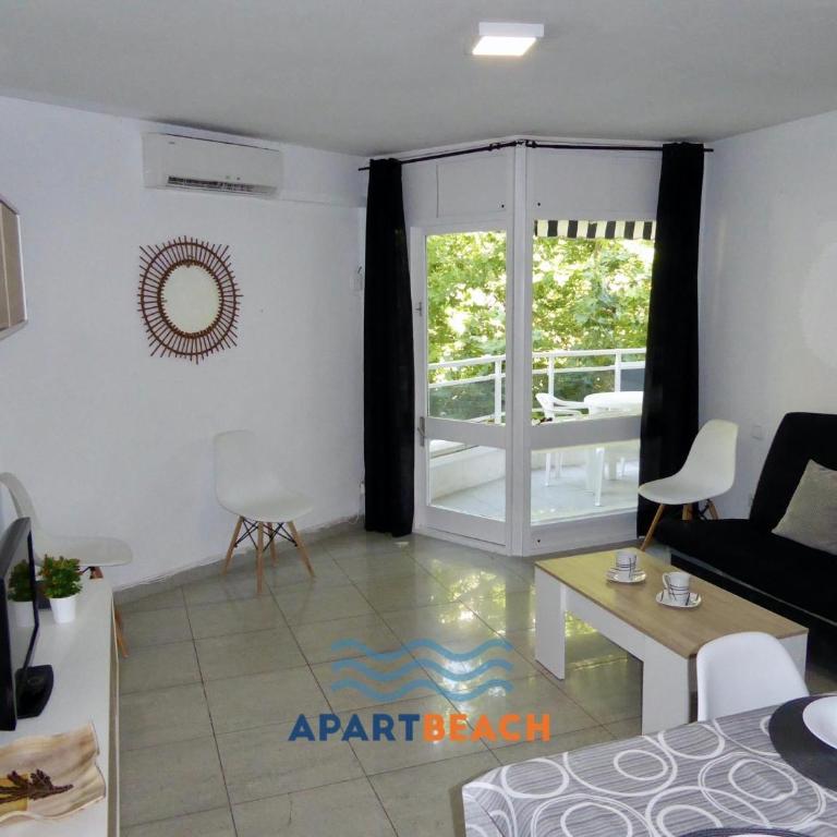 APARTBEACH SALOU y PLAYA 742 - Three-Bedroom Apartment - 4