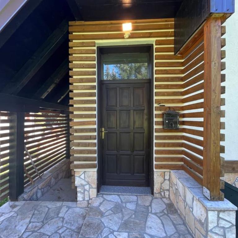 Mountain House 1984 - Three-Bedroom House - 3