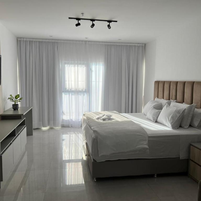 25 homeApart - Two-Bedroom Deluxe Apartment - 1