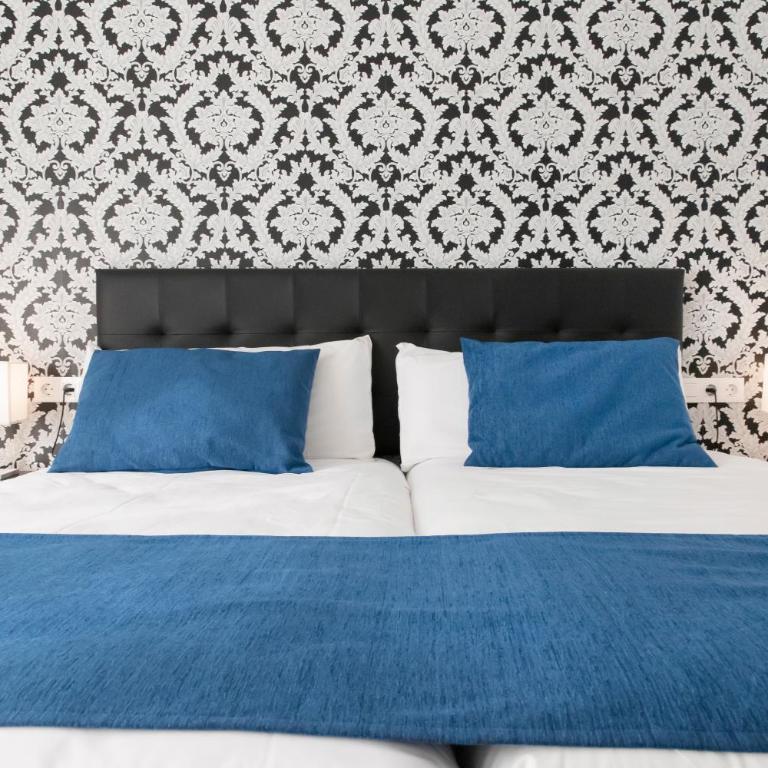 Hostal Boutique I Host You - Superior Double Room With View - 12