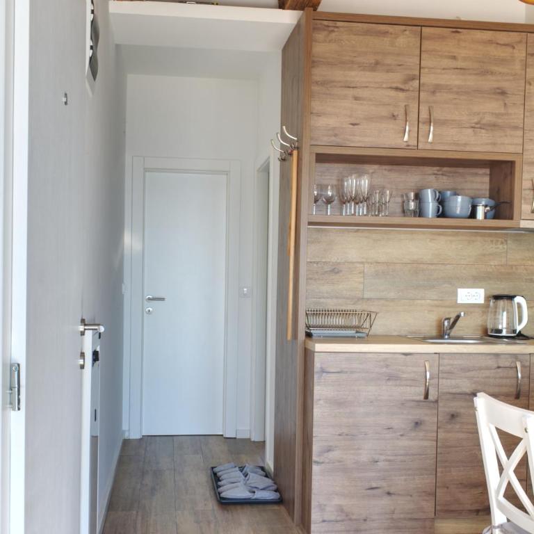 ATTIC 7 - One-Bedroom Apartment - 6