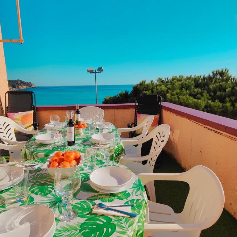 Apartamento con jardín a 11 metros de la playa. CG. - Apartamento - 1