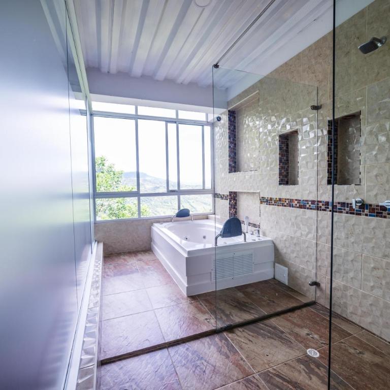 Tambo Eco Hotel - Suite con bañera de hidromasaje - Cama extragrande - 1