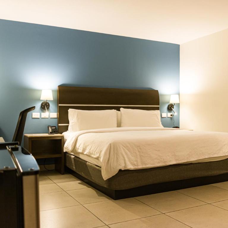 Holiday Inn Express Merida Centro by IHG - Standard King Room - 2