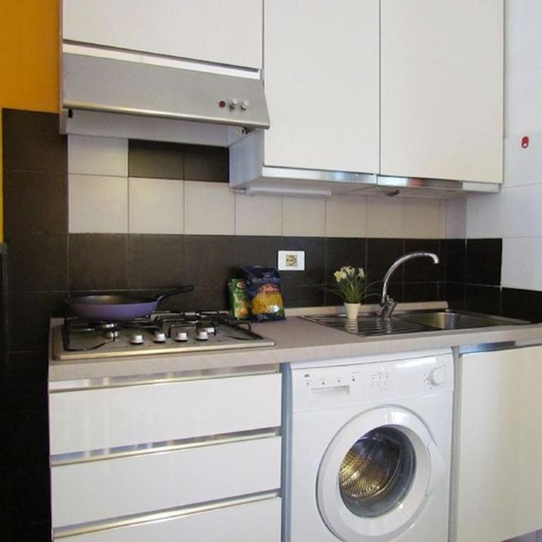 Colorful apartment with patio - Apartment - 13