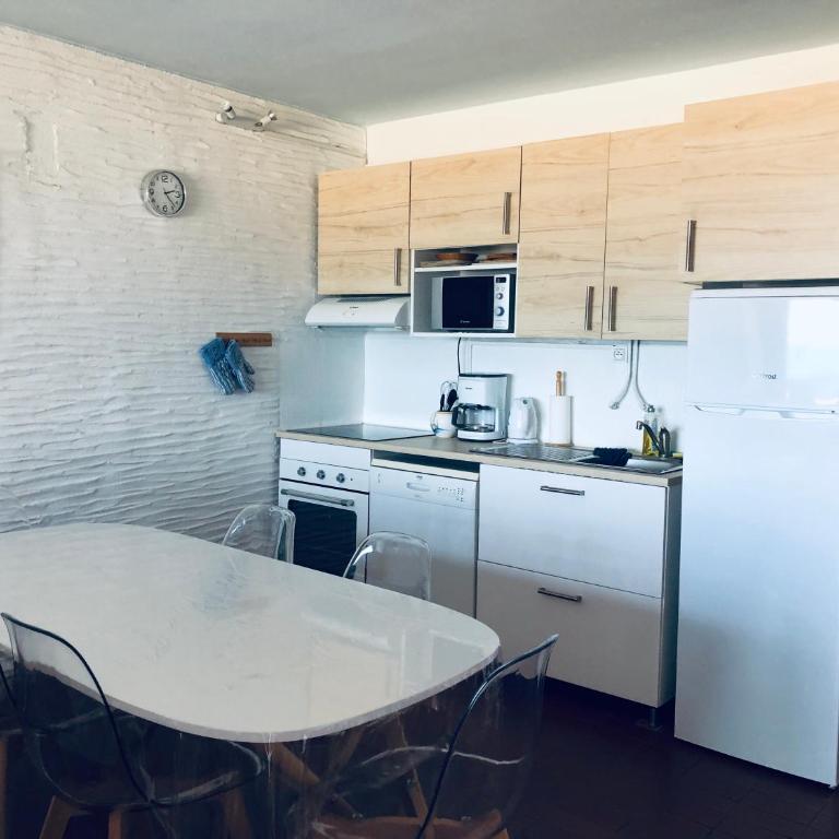 Sur la plage, vue sur mer, spacieux T3 au calme - Two-Bedroom Apartment - 9