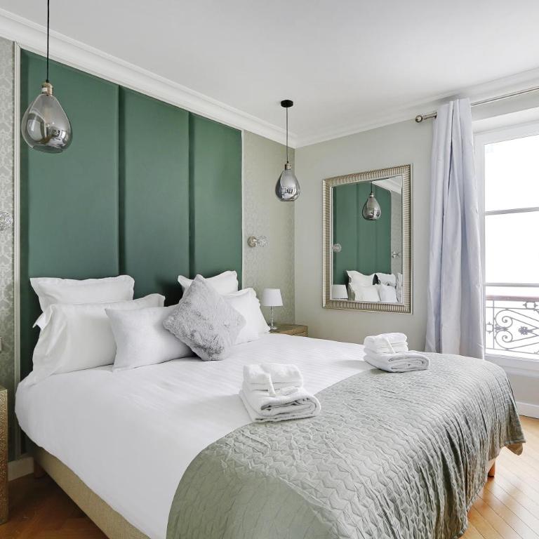 Pick A Flat's Apartments in Montmartre - Rue Lepic - Appartement 3 Chambres - 16