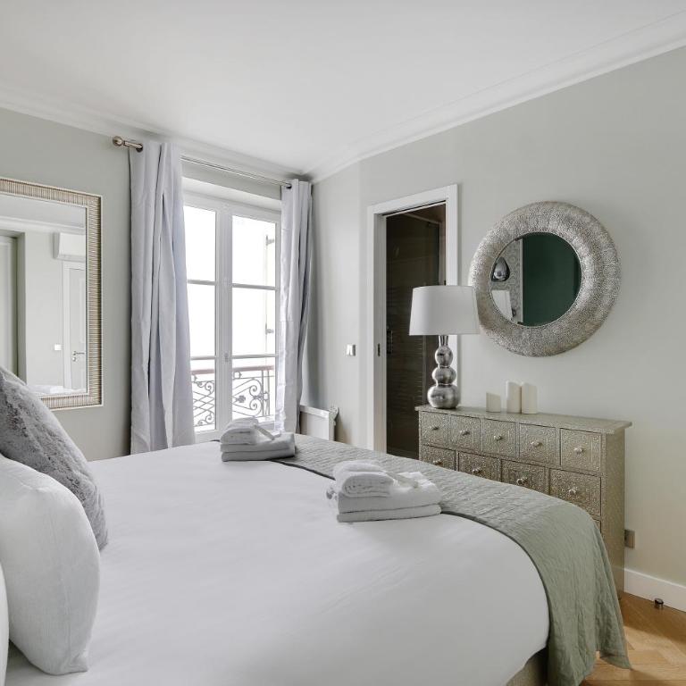 Pick A Flat's Apartments in Montmartre - Rue Lepic - Appartement 3 Chambres - 17