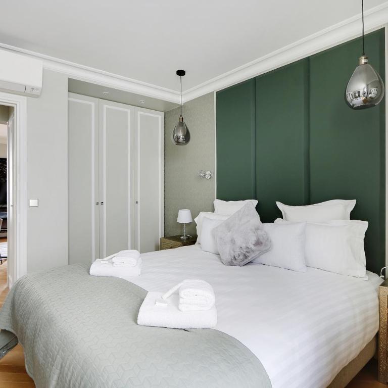 Pick A Flat's Apartments in Montmartre - Rue Lepic - Appartement 3 Chambres - 18