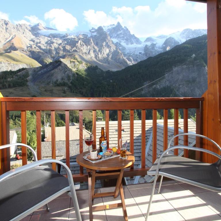 Mountain Lodge in Alps-chez Philippe, Panoramic-Village, Renting, view over Glaciers - Chalet GRAND AIGLE n°1 Two bedroom and mezzanine with private terrace and glacier view - 12