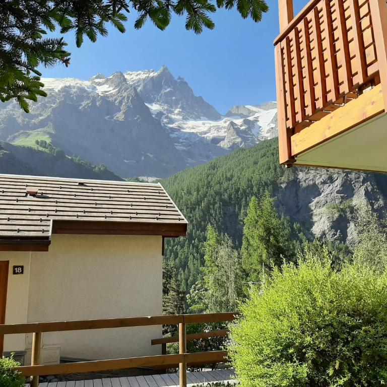 Mountain Lodge in Alps-chez Philippe, Panoramic-Village, Renting, view over Glaciers - Chalet GRAND AIGLE n°8 Two bedroom and mezzanine with private terrace and glacier view - 14