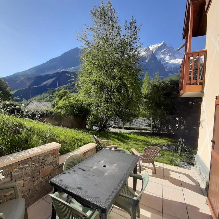 Mountain Lodge in Alps-chez Philippe, Panoramic-Village, Renting, view over Glaciers - Chalet CHEVREUIL N°9 Two Bedroom with private terrace and glacier view - 10