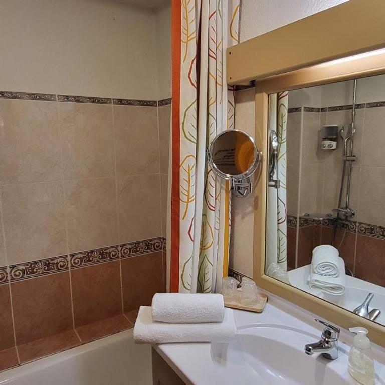 Mountain Lodge in Alps-chez Philippe, Panoramic-Village, Renting, view over Glaciers - Chalet GRAND AIGLE n°7 Two bedroom and mezzanine with private terrace and glacier view - 22