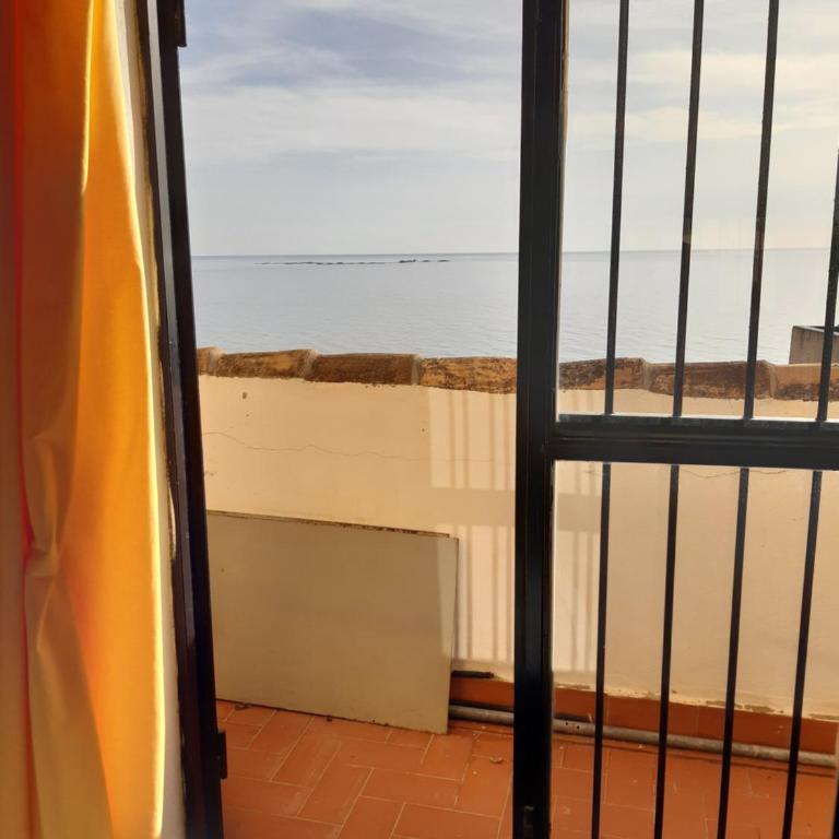 Grand appart 4,6,8 personnes vue directe sur mer - Apartment - 37