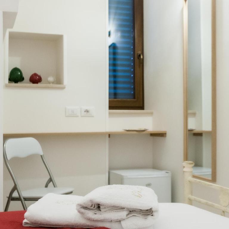 Suite Dantè - Typical Apulian Rooms - Camera Queen Deluxe - 8