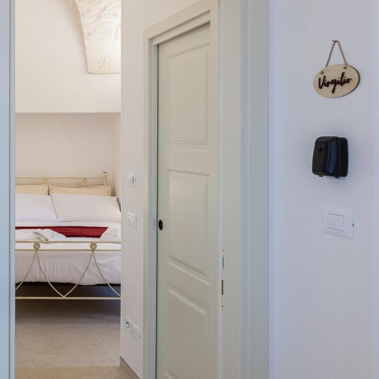 Suite Dantè - Typical Apulian Rooms - Camera Queen Deluxe - 3