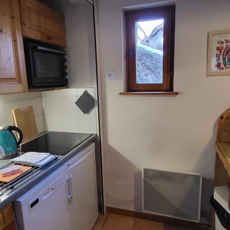 Mountain Lodge in Alps-chez Philippe, Panoramic-Village, Renting, view over Glaciers - N°101 Cosy apartment MARMOTTE with connected rooms with private terrace and glacier view - 9
