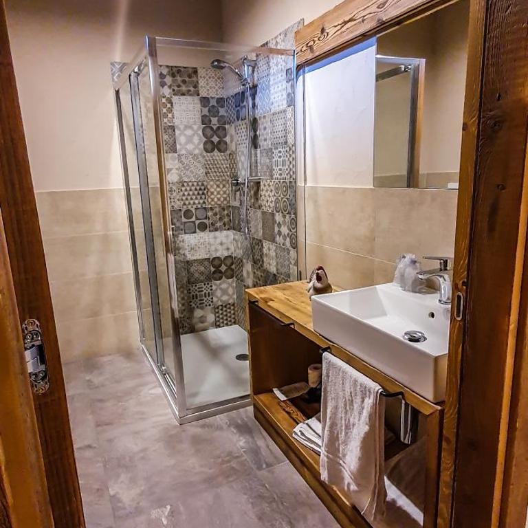 Arlette Chambres d'Hôtes - Camera King con Accesso Ospiti Disabili - 6