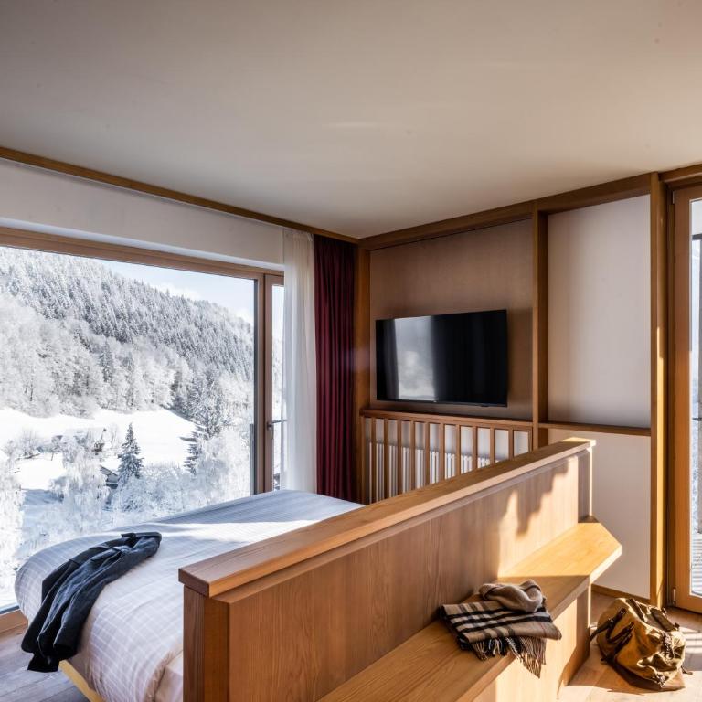 Falkensteiner Family Hotel Montafon - The Leading Hotels of the World - Suite mit Panoramablick und Balkon - 1