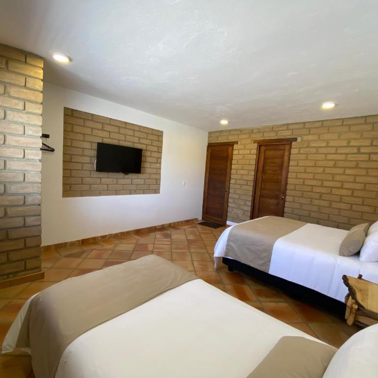 Hotel Alandalus - Deluxe Triple Room - 8
